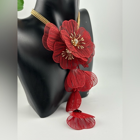 Red Statement Flower Necklace with Gold Chain ✨ - Picture 4 of 8